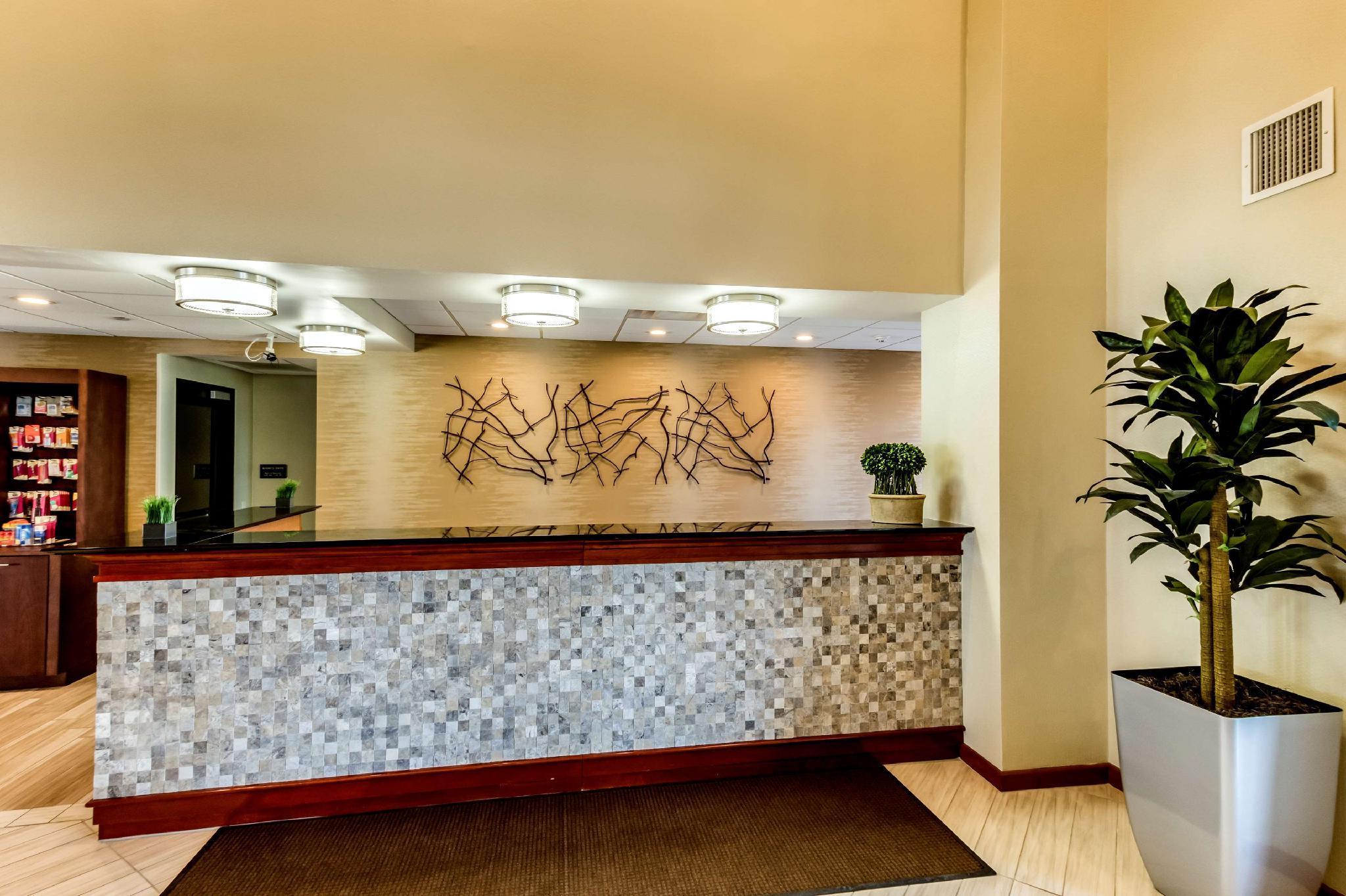 Holiday Inn Express & Suites Cedar Falls Ngoại thất bức ảnh
