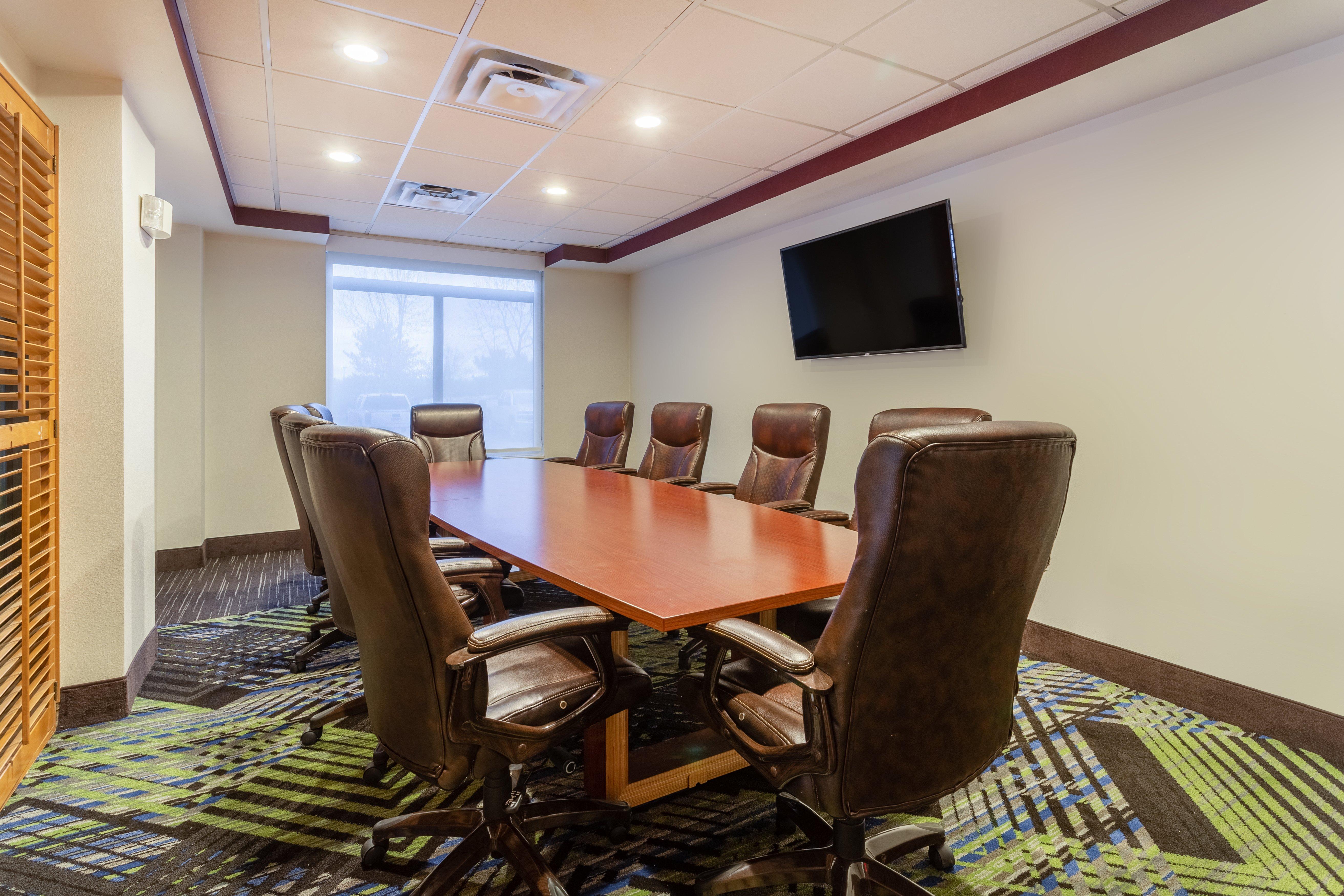 Holiday Inn Express & Suites Cedar Falls Ngoại thất bức ảnh
