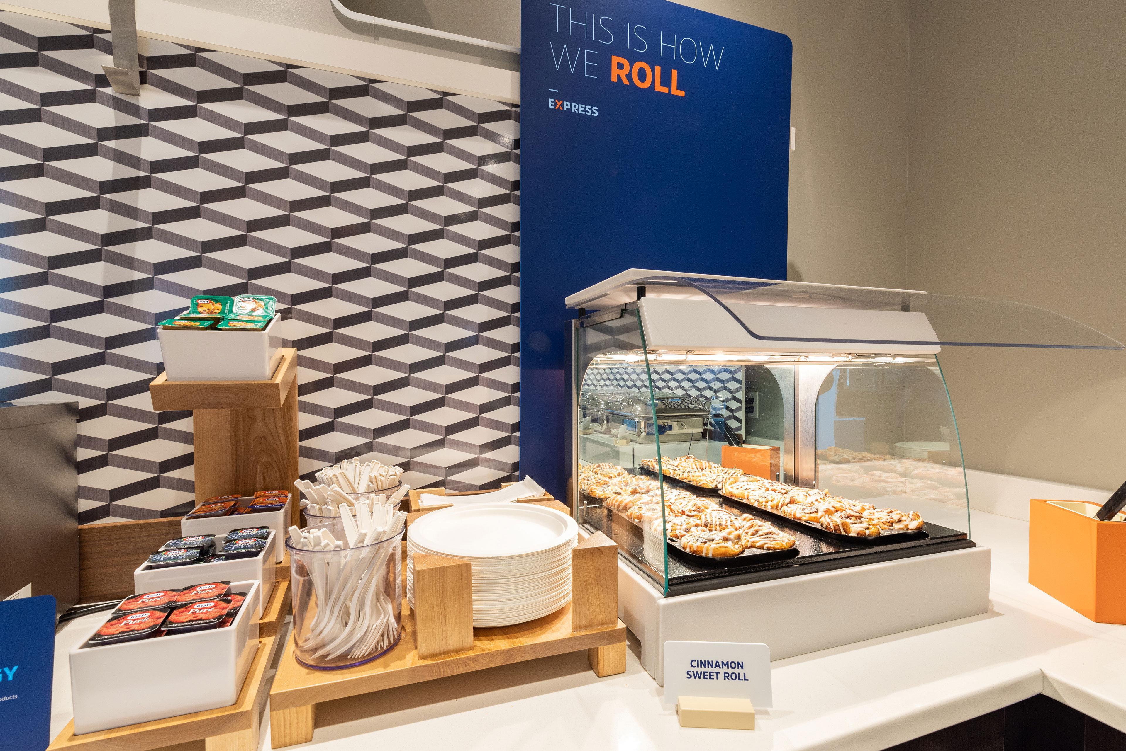 Holiday Inn Express & Suites Cedar Falls Ngoại thất bức ảnh