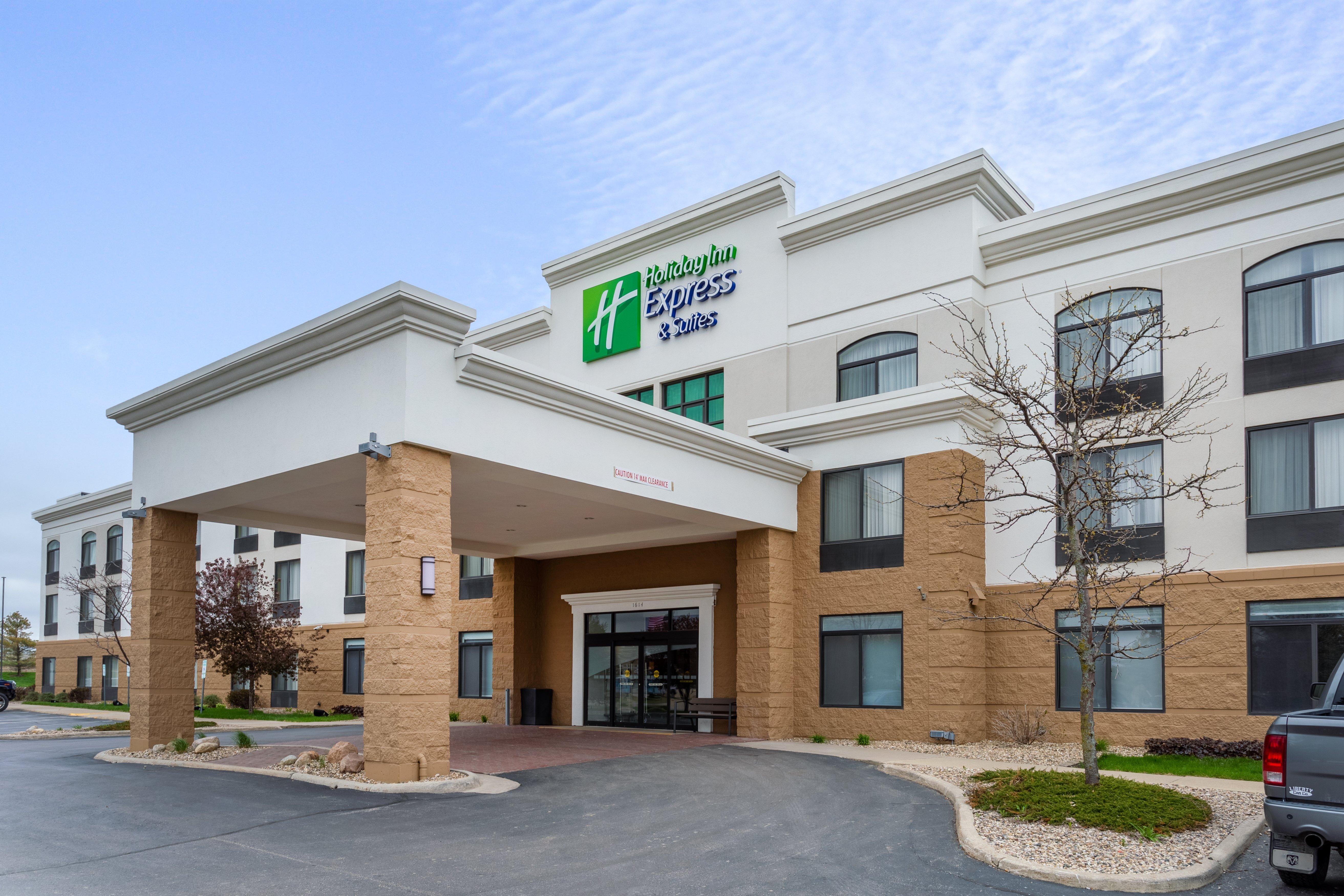 Holiday Inn Express & Suites Cedar Falls Ngoại thất bức ảnh