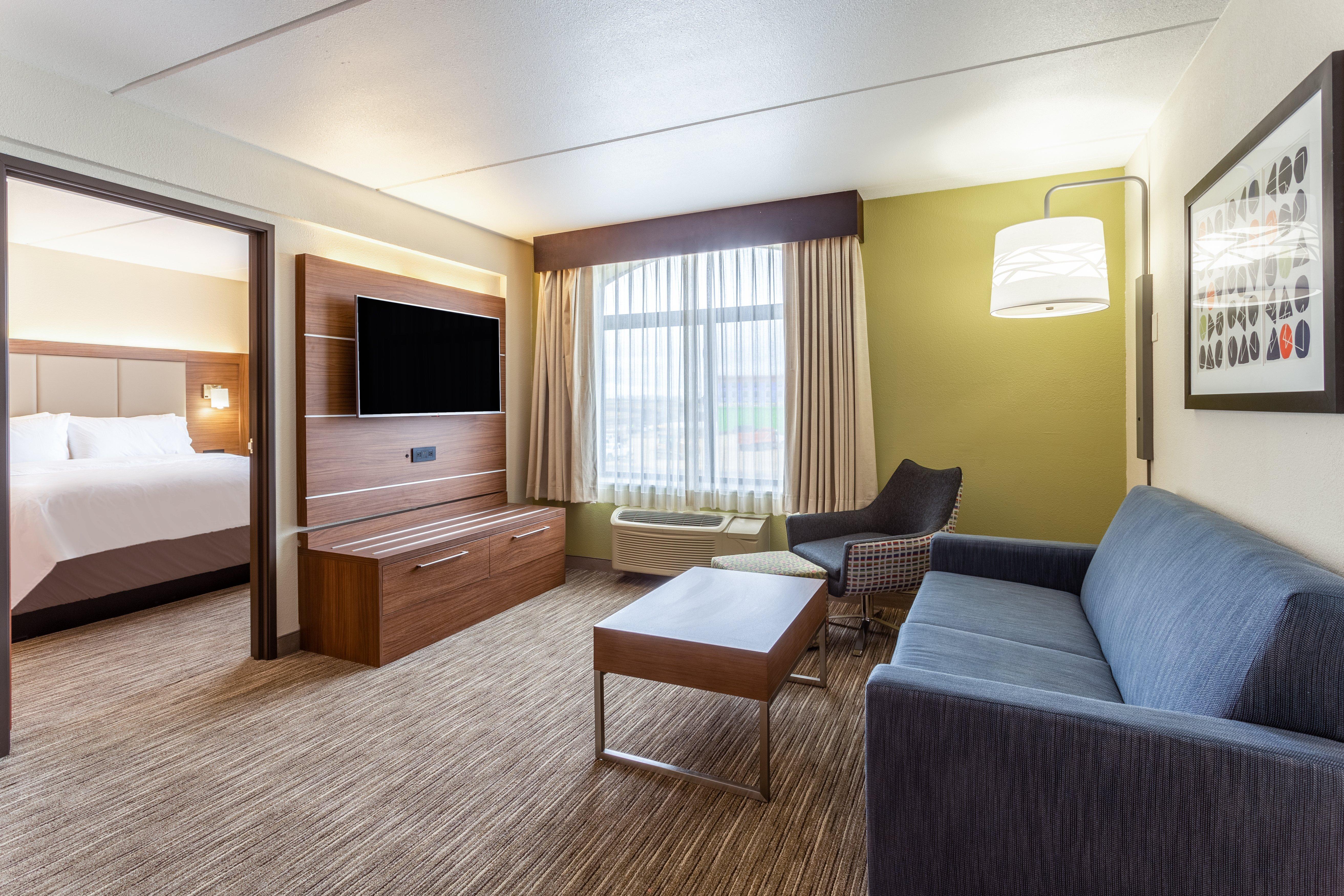 Holiday Inn Express & Suites Cedar Falls Ngoại thất bức ảnh