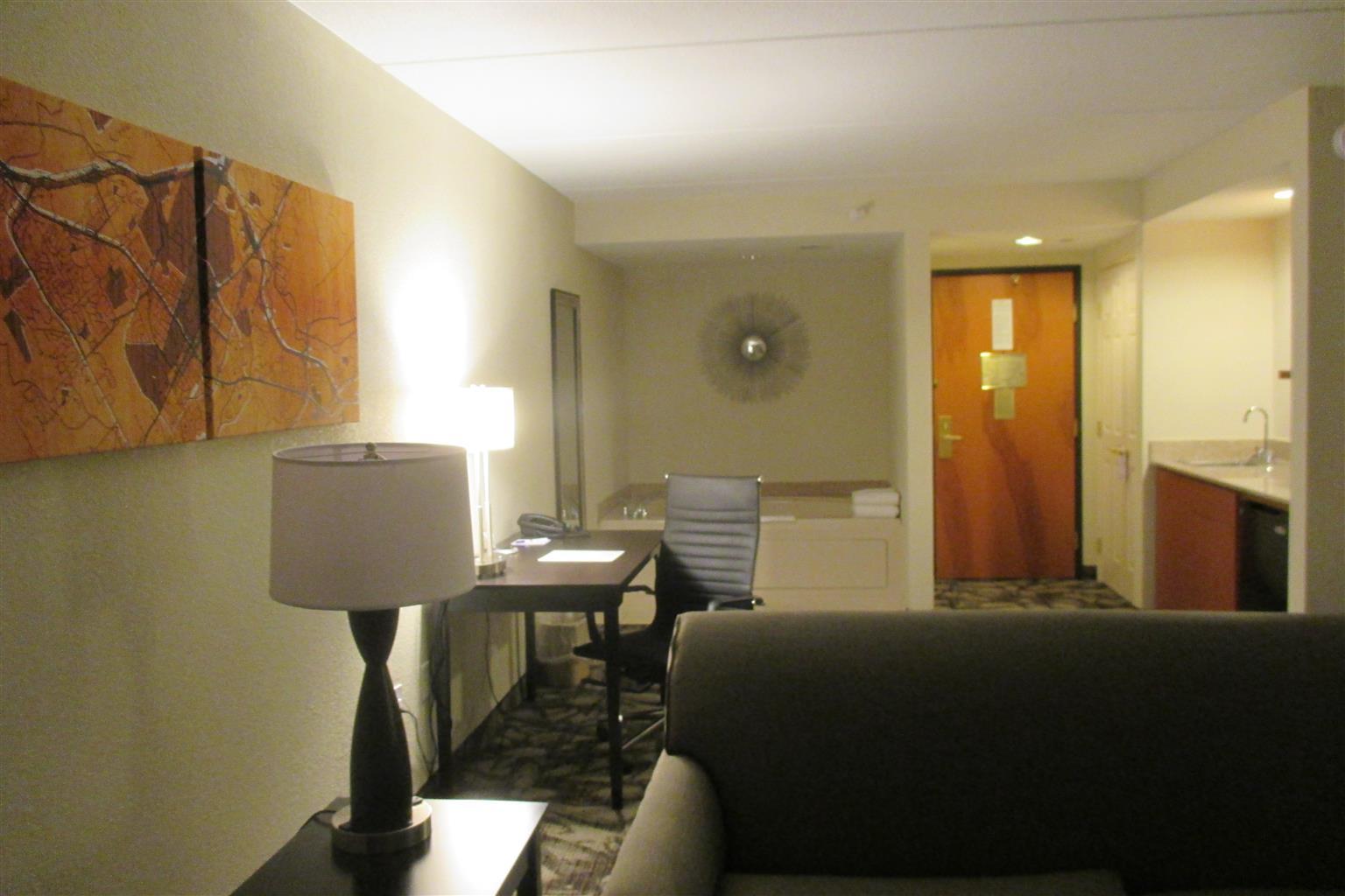Holiday Inn Express & Suites Cedar Falls Ngoại thất bức ảnh
