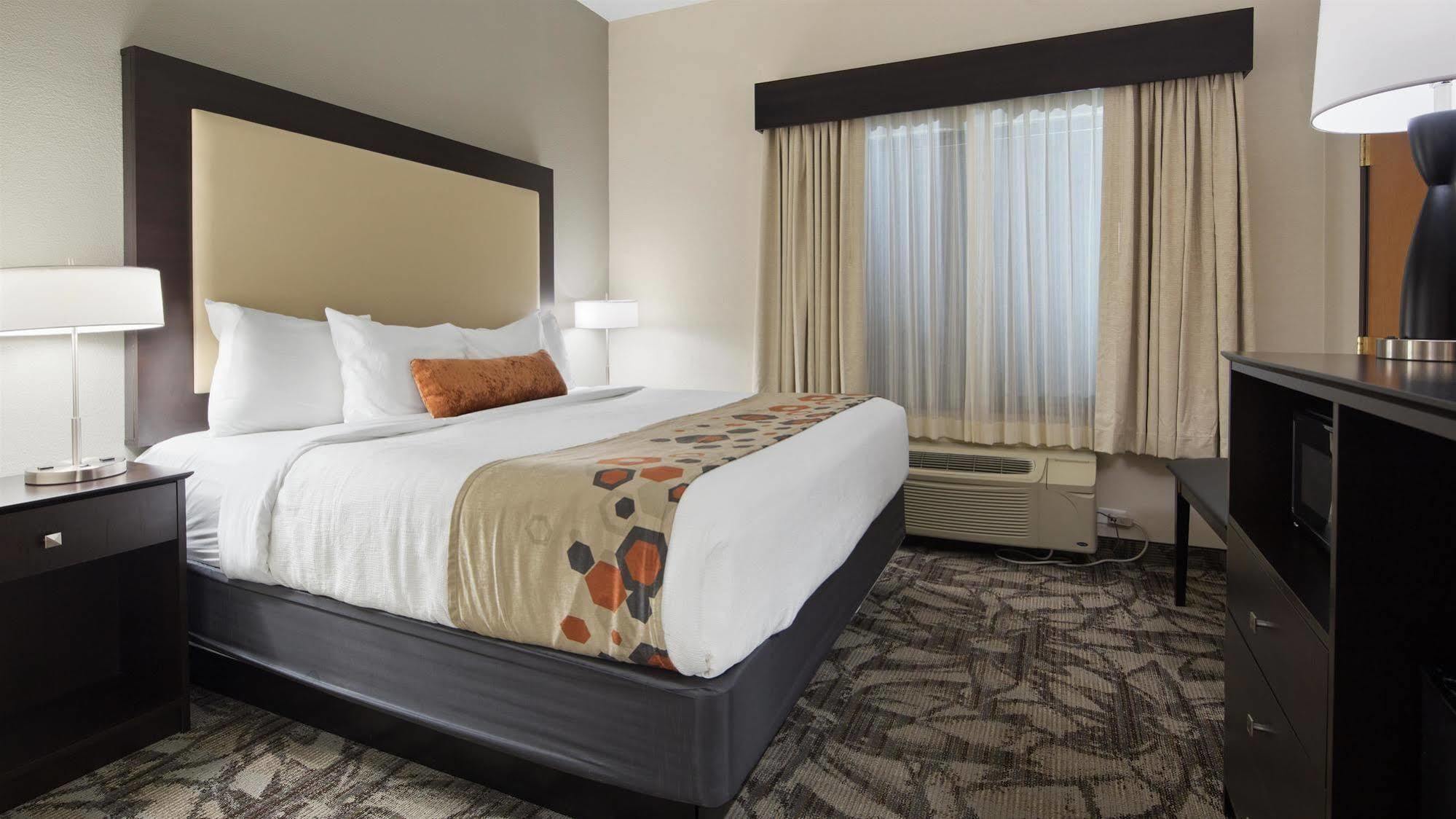 Holiday Inn Express & Suites Cedar Falls Ngoại thất bức ảnh
