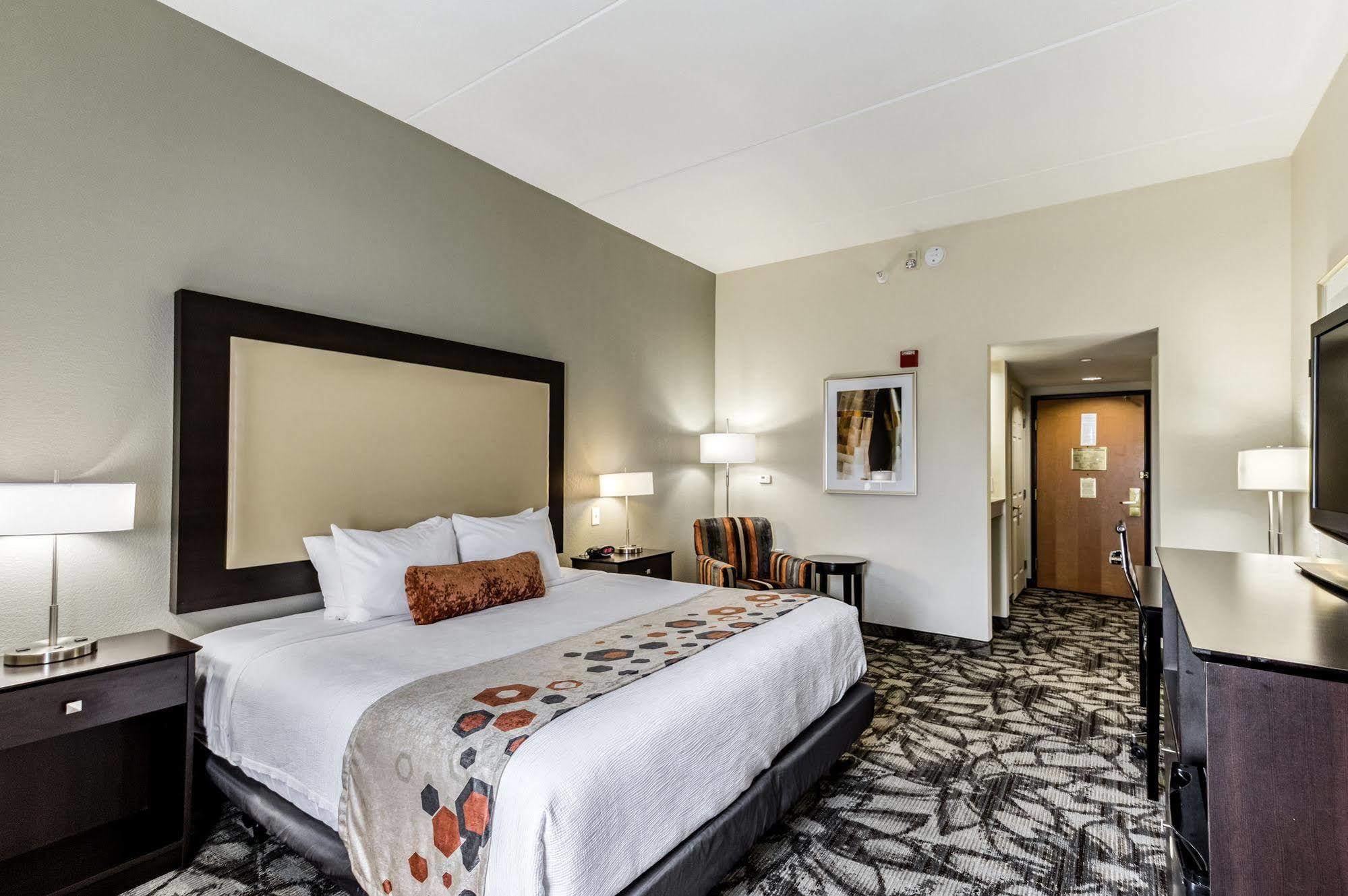 Holiday Inn Express & Suites Cedar Falls Ngoại thất bức ảnh